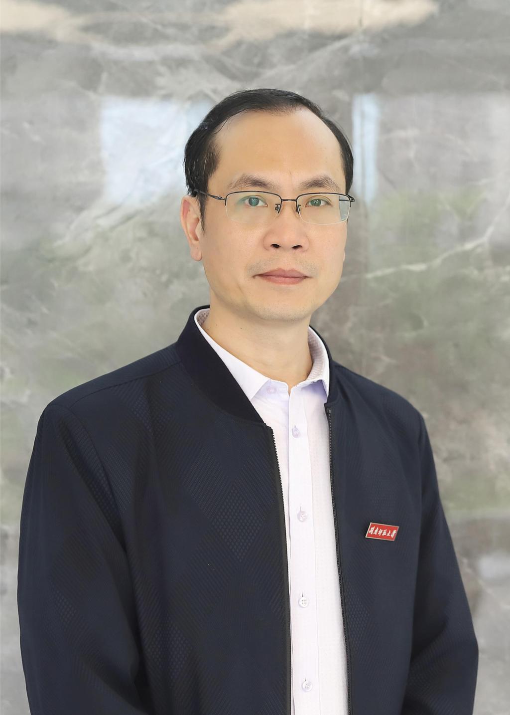 李国平